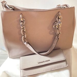 preowned Michael Kors purse and wallet